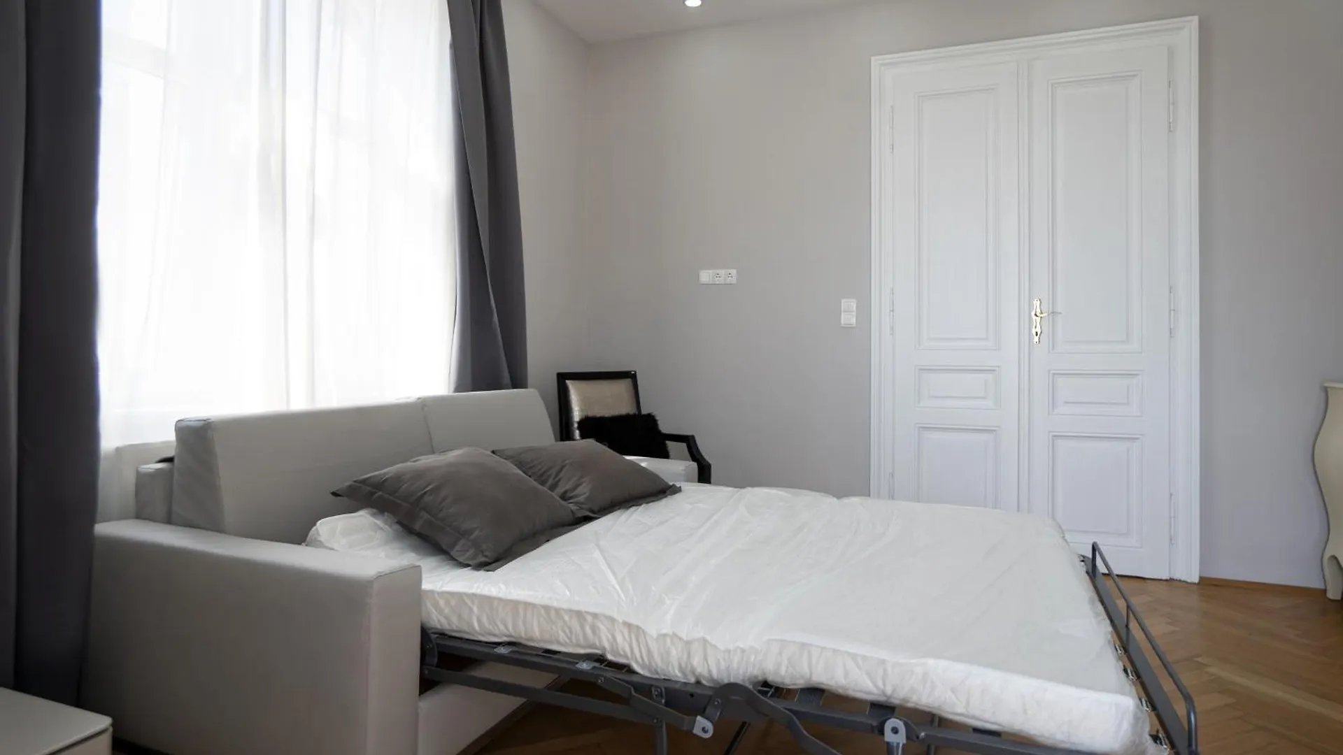 Charming 2-Room Apartment With Balcony, 15 Min To Center 维也纳