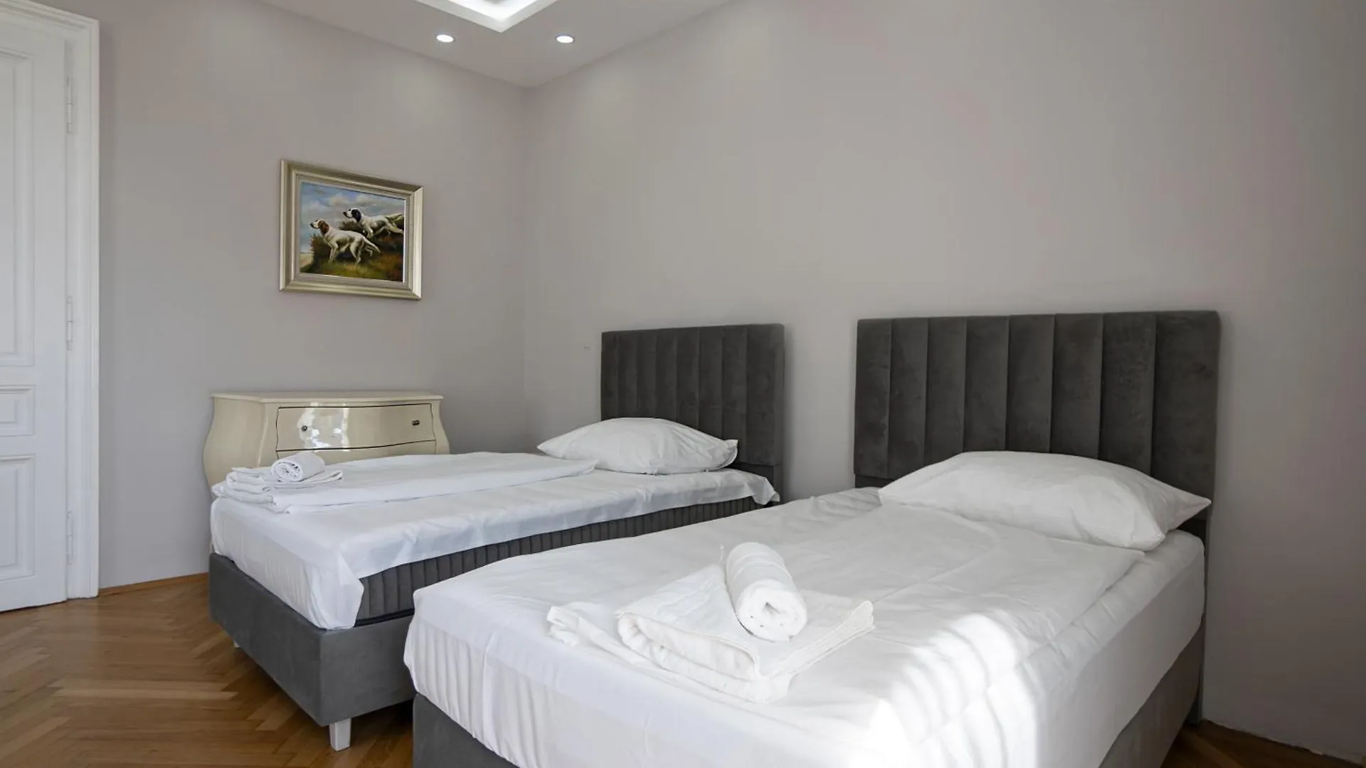 Charming 2-Room Apartment With Balcony, 15 Min To Center Wien Österreich