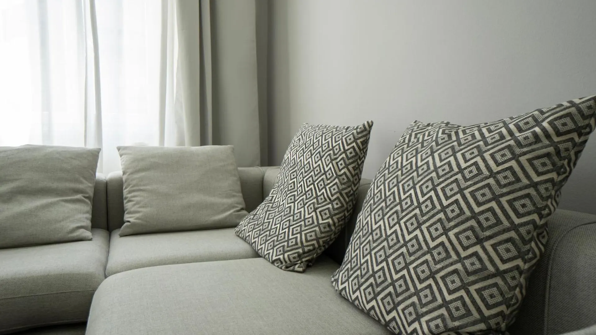 Charming 2-Room Apartment With Balcony, 15 Min To Center Wien Österreich