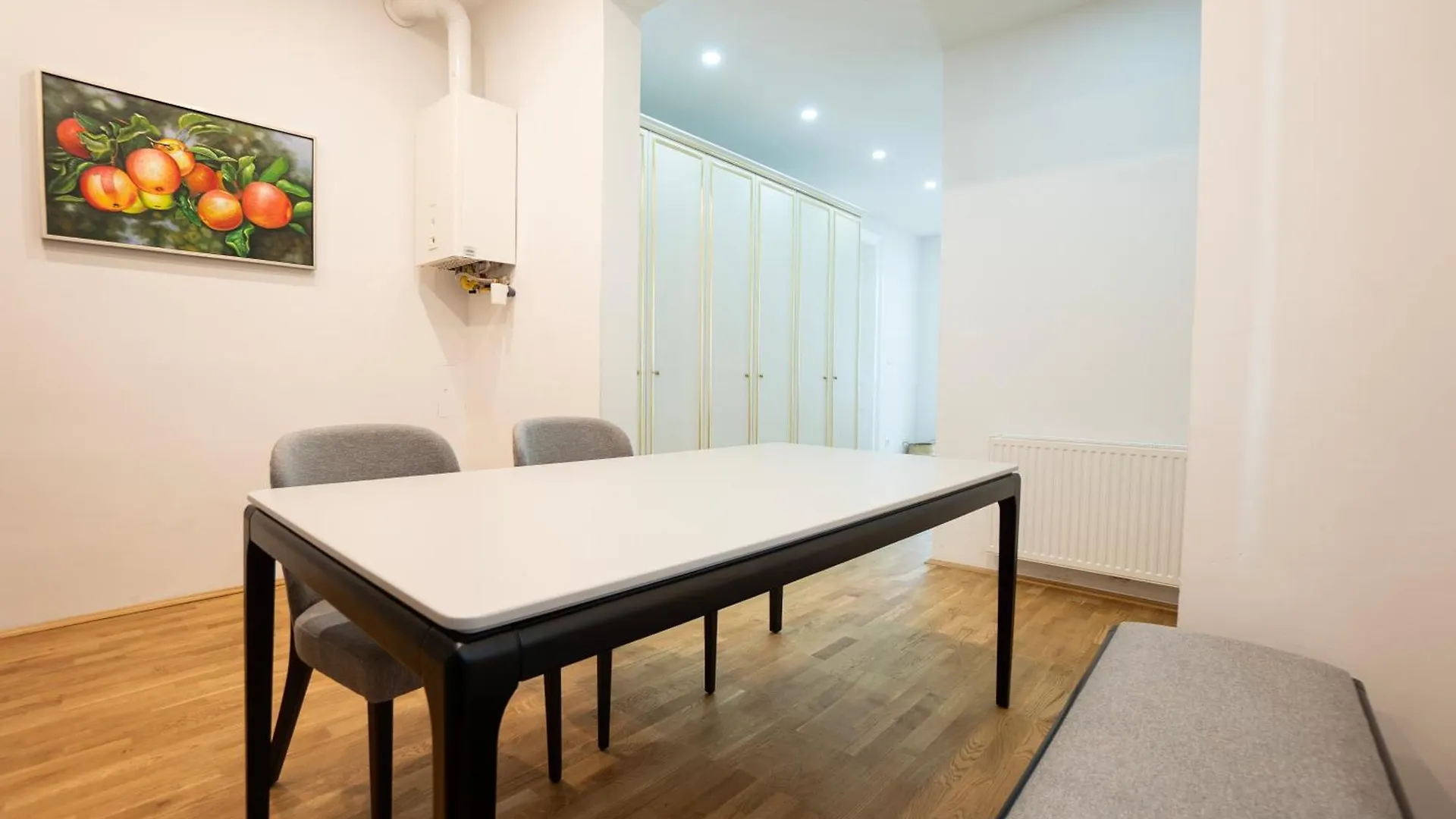 Charming 2-Room Apartment With Balcony, 15 Min To Center Wien 0*,  Österreich