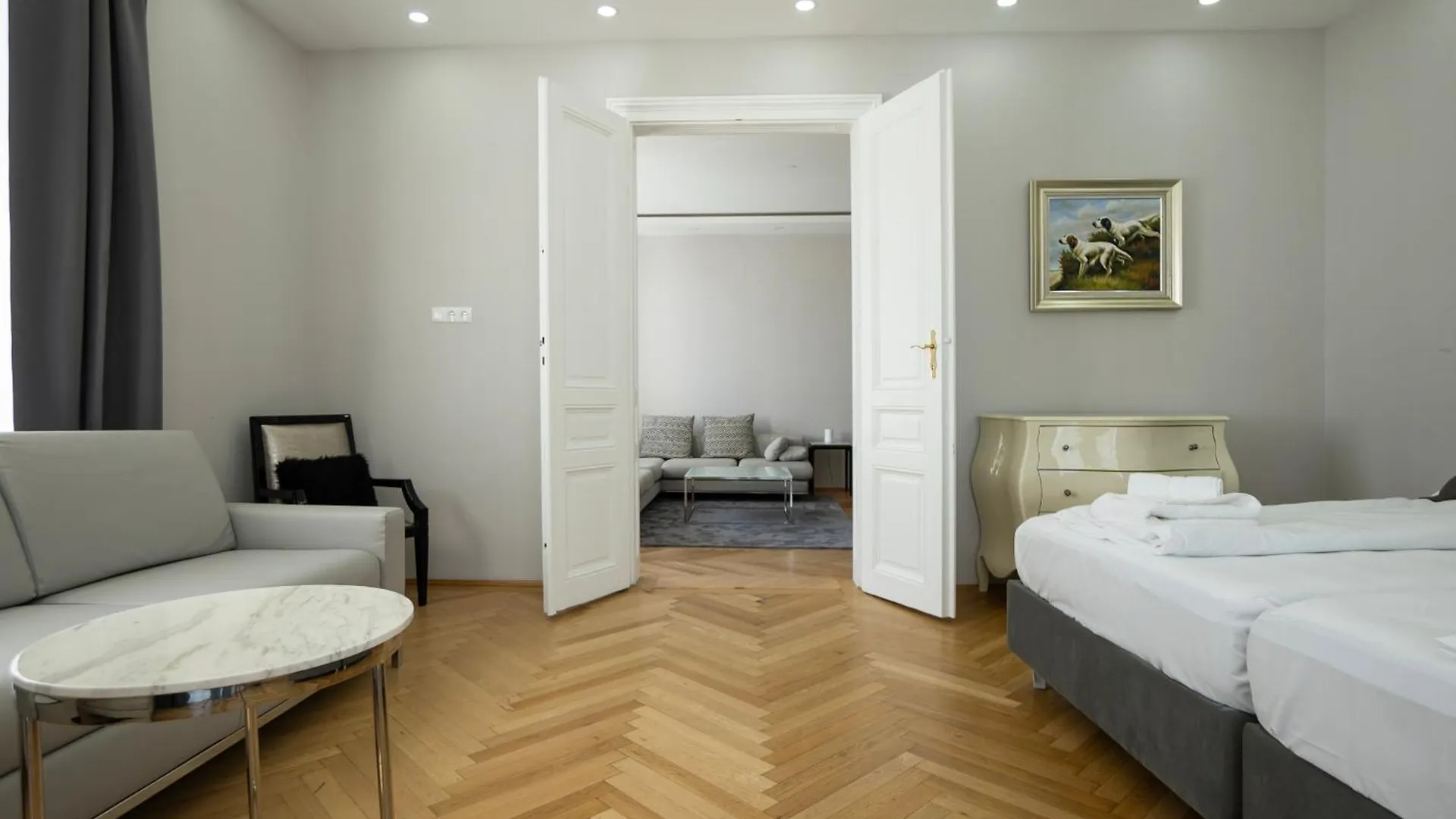 Charming 2-Room Apartment With Balcony, 15 Min To Center Wien