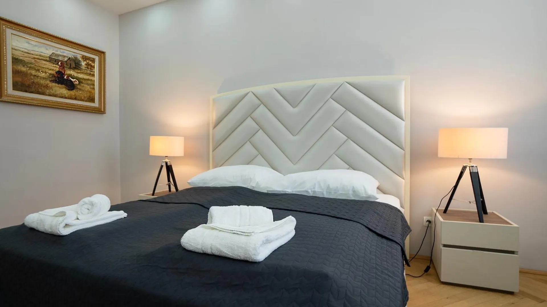 Charming 2-Room Apartment With Balcony, 15 Min To Center Wien