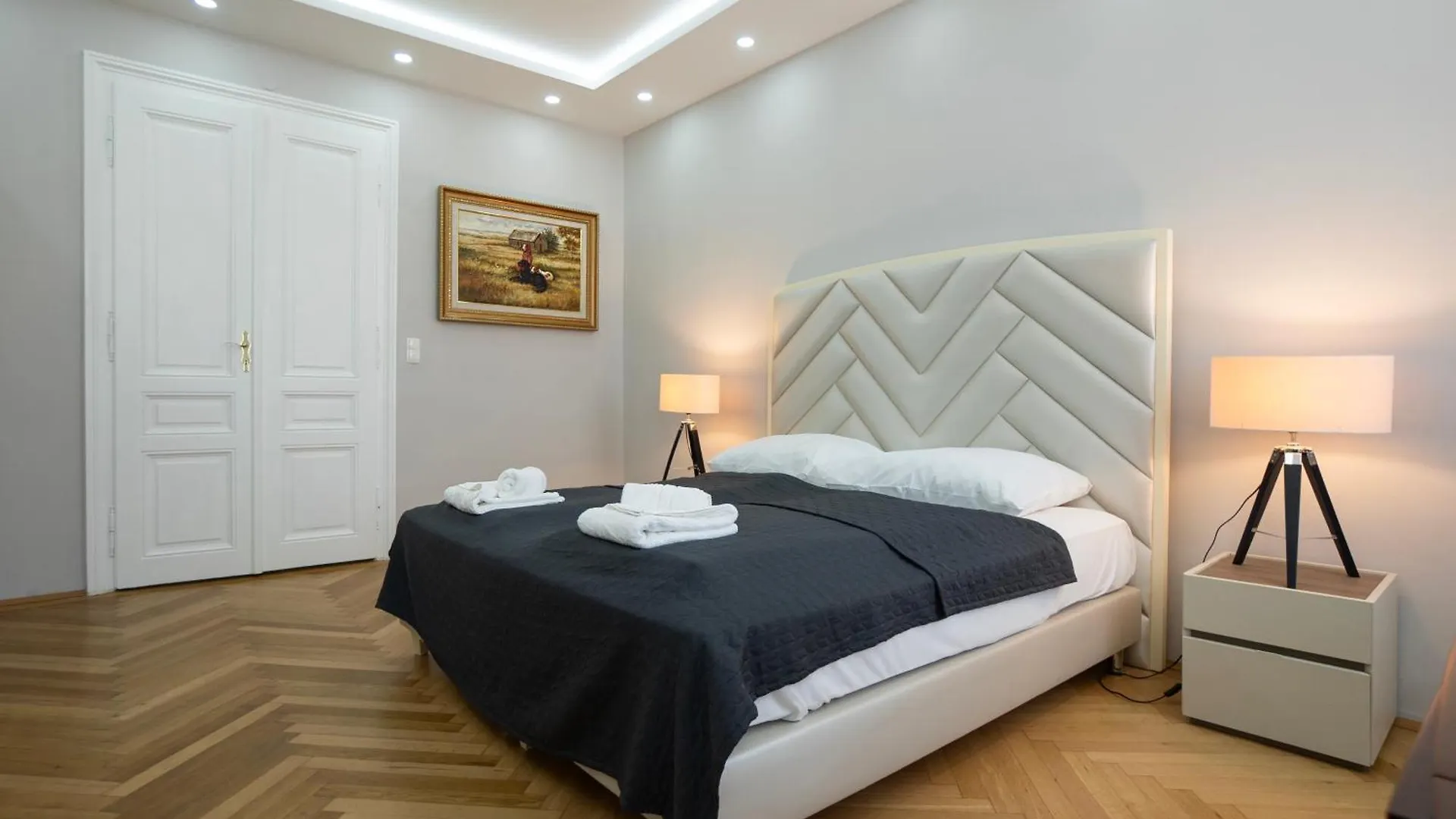 Charming 2-Room Apartment With Balcony, 15 Min To Center Wien