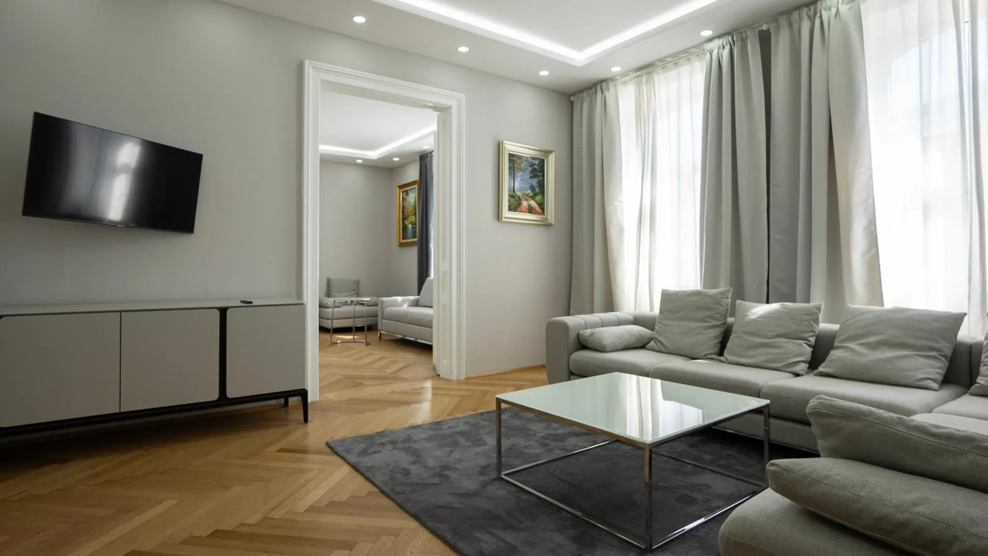 Charming 2-Room Apartment With Balcony, 15 Min To Center Wien Österreich