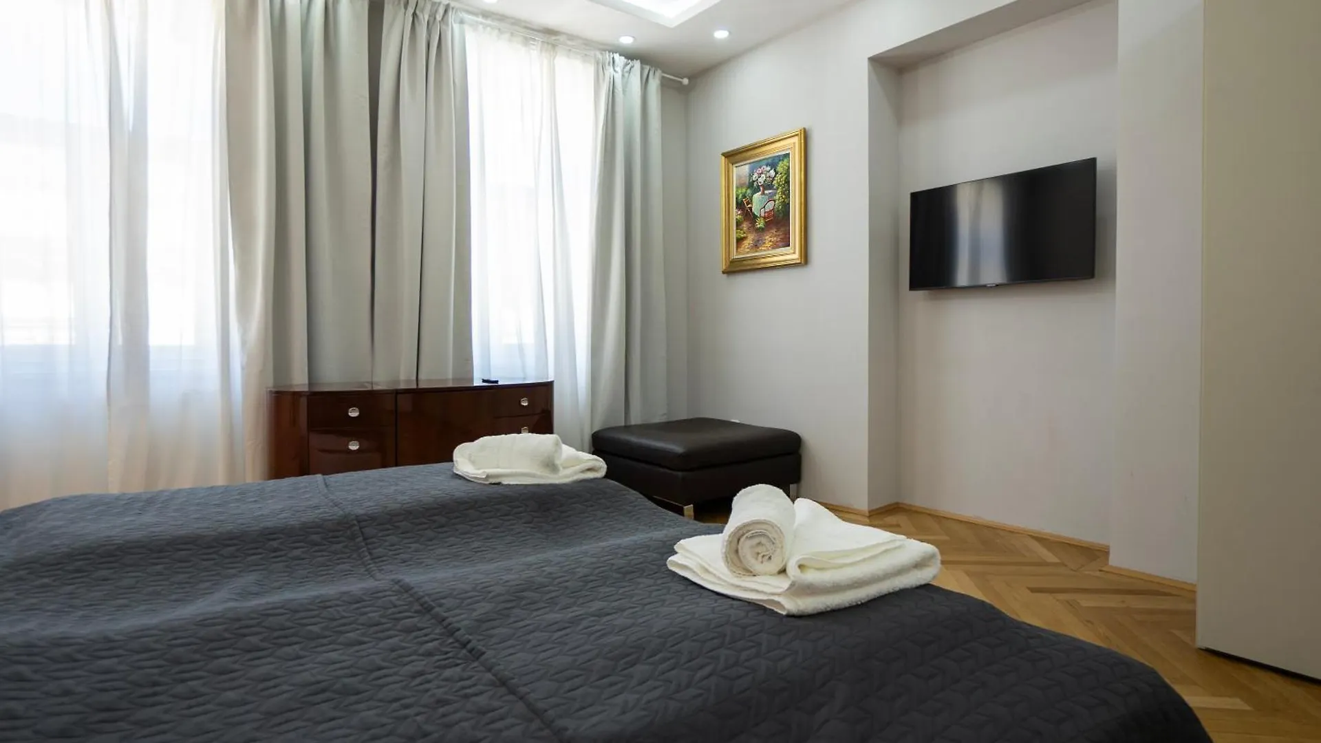 Charming 2-Room Apartment With Balcony, 15 Min To Center Wien